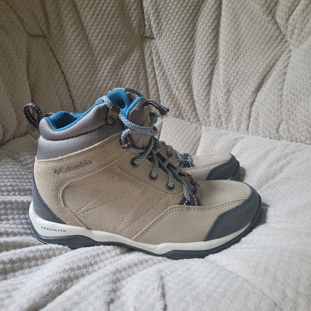 Columbia Tan and Gray Winter Boots